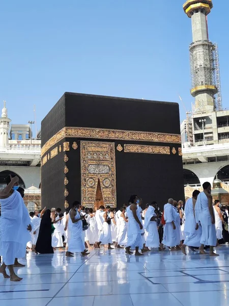 Mescid-i Haram, Mekke, Mescid-i Haram ve Mekke 'nin güzel manzarası, Mekke' nin Mekke bölgesinde, Mekke 'nin Kabe şehrini çevreleyen bir camidir..