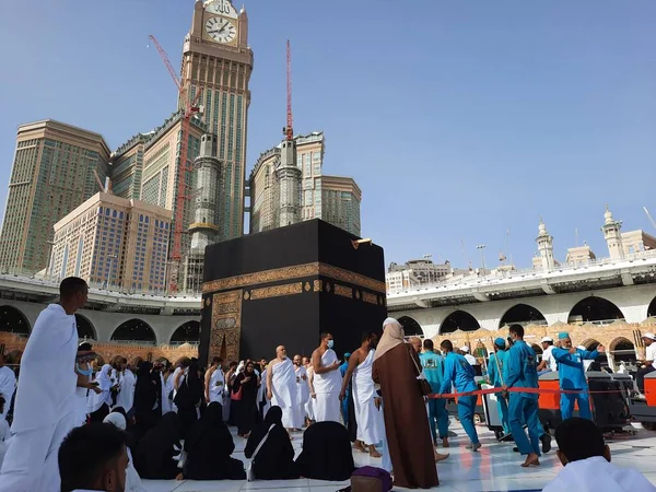 Mescid-i Haram, Mekke, Mescid-i Haram ve Mekke 'nin güzel manzarası, Mekke' nin Mekke bölgesinde, Mekke 'nin Kabe şehrini çevreleyen bir camidir..
