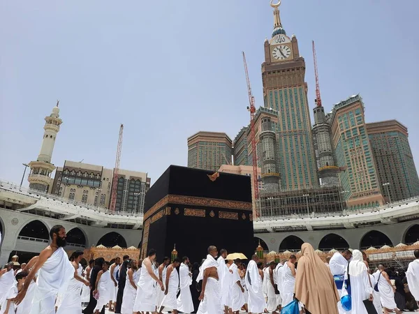 Mescid-i Haram, Mekke, Mescid-i Haram ve Mekke 'nin güzel manzarası, Mekke' nin Mekke bölgesinde, Mekke 'nin Kabe şehrini çevreleyen bir camidir..