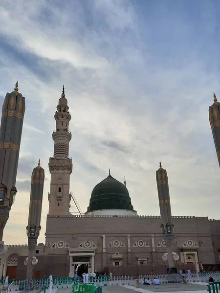 預言者モスクの美しい眺め Masjid Nabawi メディナ 預言者のモスク 預言者のモスク Masjid Nabawi サウジアラビアのアル メディナ県メディナ市にあるイスラム教の預言者ムハンマド — ストック写真