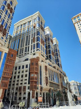 Suudi Arabistan 'daki Mekke' nin güzel iç manzarası. Suudi Arabistan 'ın Mekke şehri dünyanın her yerinden gelen yüksek binaları ve ziyaretçileriyle ünlüdür..