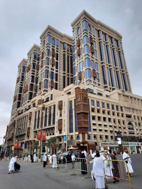 Suudi Arabistan 'daki Mekke' nin güzel iç manzarası. Suudi Arabistan 'ın Mekke şehri dünyanın her yerinden gelen yüksek binaları ve ziyaretçileriyle ünlüdür..