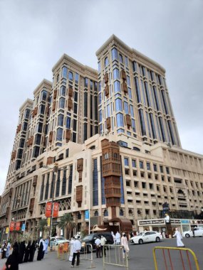 Suudi Arabistan 'daki Mekke' nin güzel iç manzarası. Suudi Arabistan 'ın Mekke şehri dünyanın her yerinden gelen yüksek binaları ve ziyaretçileriyle ünlüdür..