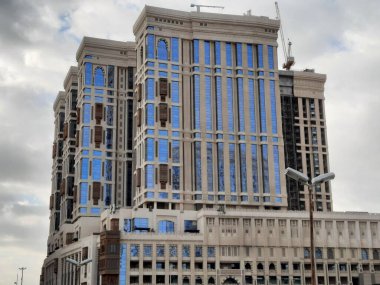 Suudi Arabistan 'daki Mekke' nin güzel iç manzarası. Suudi Arabistan 'ın Mekke şehri dünyanın her yerinden gelen yüksek binaları ve ziyaretçileriyle ünlüdür..