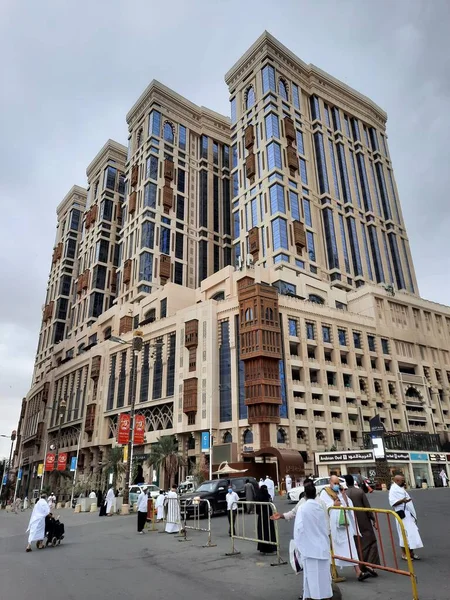 Suudi Arabistan 'daki Mekke' nin güzel iç manzarası. Suudi Arabistan 'ın Mekke şehri dünyanın her yerinden gelen yüksek binaları ve ziyaretçileriyle ünlüdür..