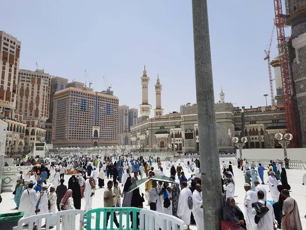 Masjid Haram Meca Peregrinos Todo Mundo Reúnen Patio Exterior Después —  Fotos de Stock