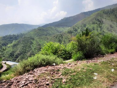 Pakistan yeşil vadiler, yüksek dağlar ve uzun nehirlerle dolu güzel bir ülkedir. Pakistan 'ın doğal güzelliği dünyanın her yerinden insanları cezbediyor..