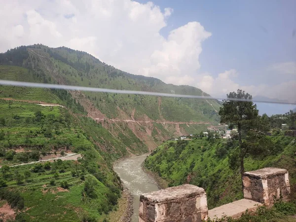パキスタン緑の谷 高い山と長い川の美しい国です パキスタンの自然の美しさは世界中の人々を魅了しています — ストック写真