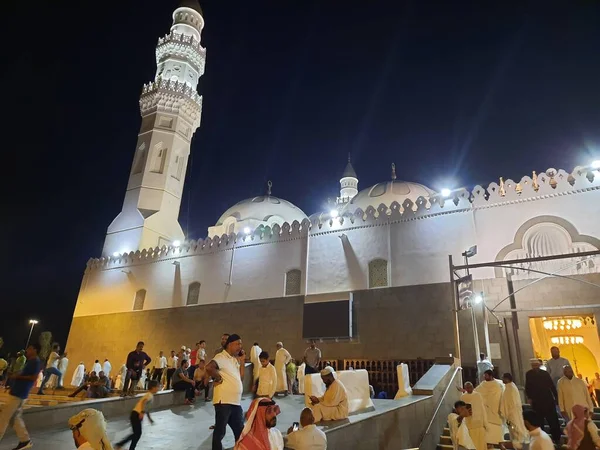 Uma Bela Vista Dos Minaretes Cúpula Mesquita Quba Medina Arábia — Fotografia de Stock