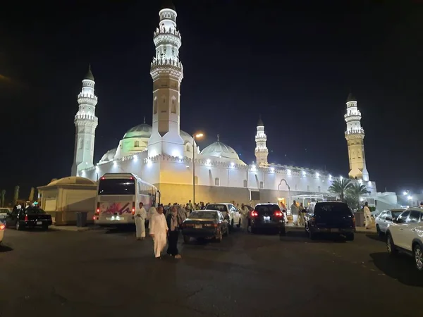 Uma Bela Vista Dos Minaretes Cúpula Mesquita Quba Medina Arábia — Fotografia de Stock