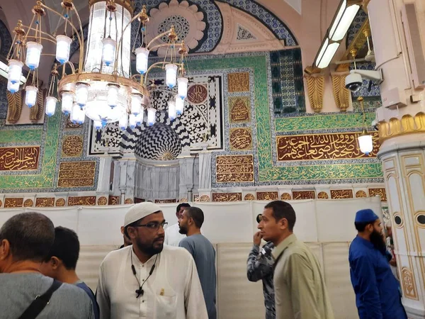 Peregrinos Musulmanes Van Visitar Roza Rasool Masjid Nabawi Madinah — Foto de Stock