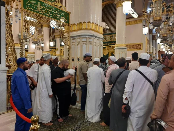Muszlim Zarándokok Meglátogatják Roza Rasool Masjid Nabawi Madinah Ban — Stock Fotó