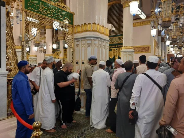 Pellegrini Musulmani Visiteranno Roza Rasool Masjid Nabawi Madinah — Foto Stock