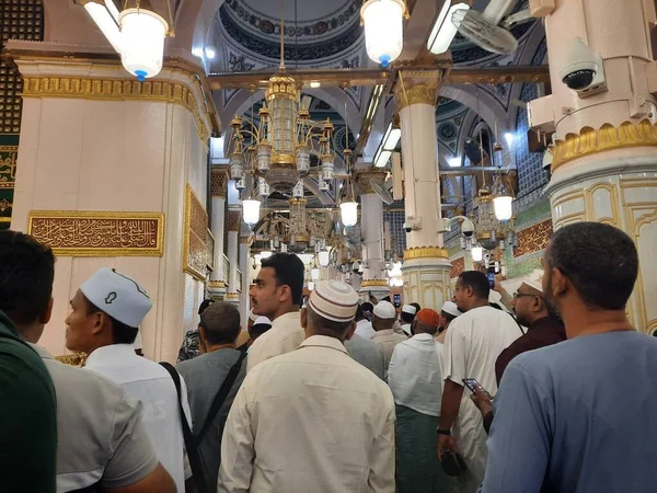Muslimska Pilgrimer Ska Besöka Roza Rasool Masjid Nabawi Madinah — Stockfoto