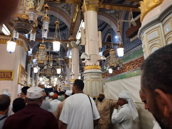 Peregrinos Musulmanes Van Visitar Roza Rasool Masjid Nabawi Madinah — Foto de Stock