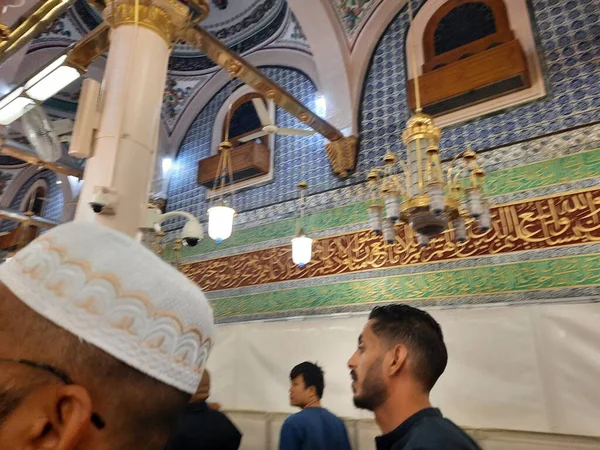 Peregrinos Musulmanes Van Visitar Roza Rasool Masjid Nabawi Madinah — Foto de Stock