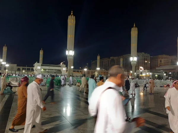 Nachts Versammeln Sich Pilger Aus Aller Welt Außenhof Von Masjid — Stockfoto