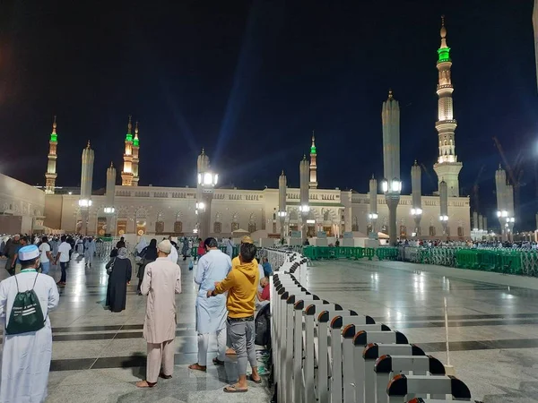 Nachts Versammeln Sich Pilger Aus Aller Welt Außenhof Von Masjid — Stockfoto