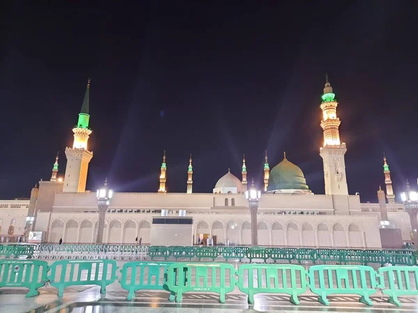 Όμορφη Θέα Masjid Nabawi Madinah Πράσινο Θόλο Ψηλά Μιναρέδες Και — Φωτογραφία Αρχείου