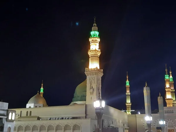 Gyönyörű Kilátás Masjid Nabawi Madinah Zöld Kupola Magas Minaretek Mecset — Stock Fotó