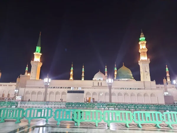 Piękny Widok Masjid Nabawi Madinah Zielonej Kopuły Wysokie Minarety Meczet — Zdjęcie stockowe