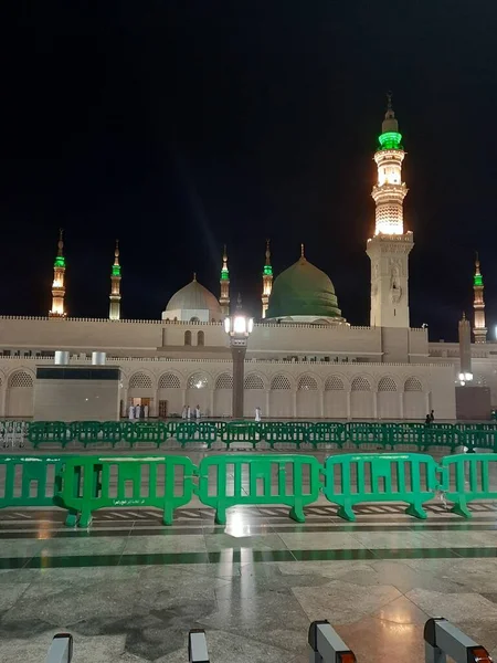 Όμορφη Θέα Masjid Nabawi Madinah Πράσινο Θόλο Ψηλά Μιναρέδες Και — Φωτογραφία Αρχείου