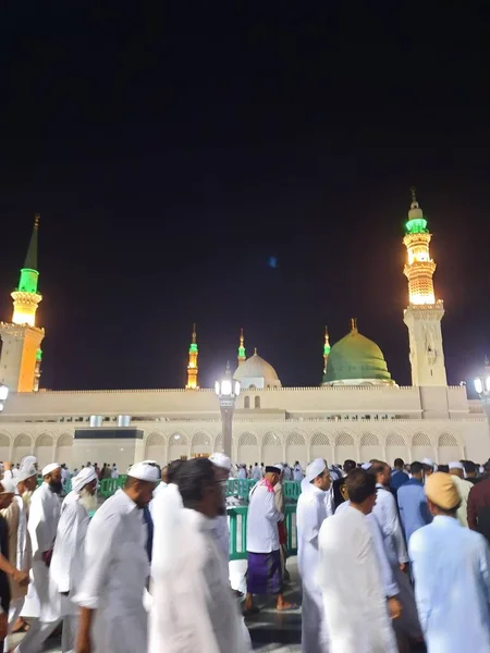 Gyönyörű Kilátás Masjid Nabawi Madinah Zöld Kupola Magas Minaretek Mecset — Stock Fotó