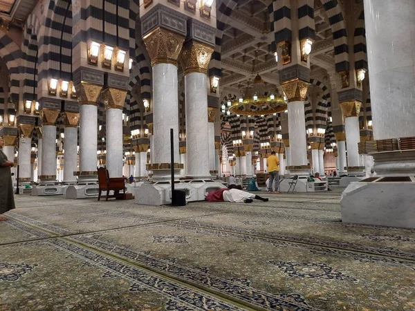 Bella Vista Interna Della Moschea Del Profeta Madinah Pellegrini Provenienti — Foto Stock