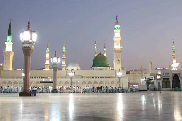 Piękny Widok Rano Masjid Nabawi Medina Zielona Kopuła Minarety Dziedziniec — Zdjęcie stockowe