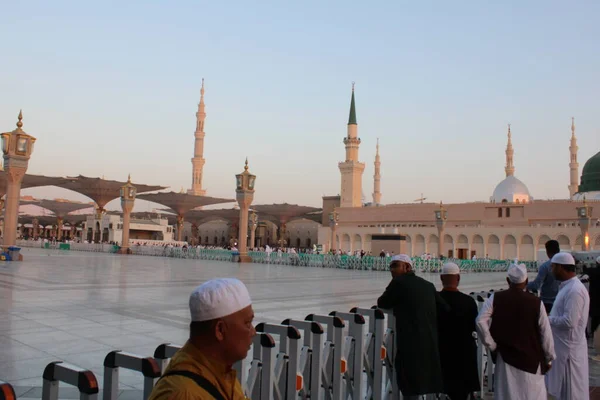 Μια Όμορφη Θέα Του Masjid Nabawi Μιναρέδες Εξωτερική Αυλή Και — Φωτογραφία Αρχείου