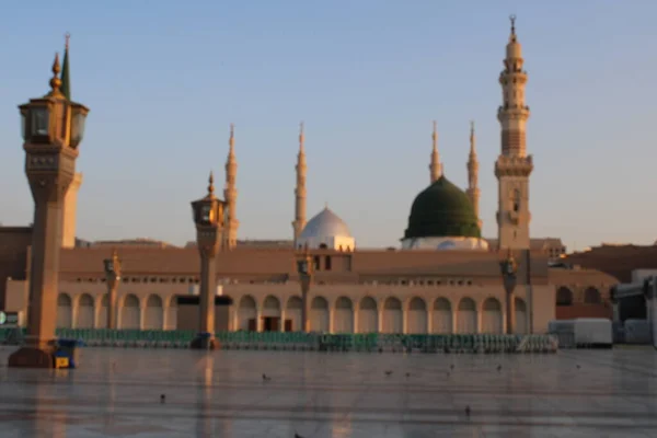 Bela Vista Diurna Masjid Nabawi Cúpula Verde Medina Minaretes Pátio — Fotografia de Stock