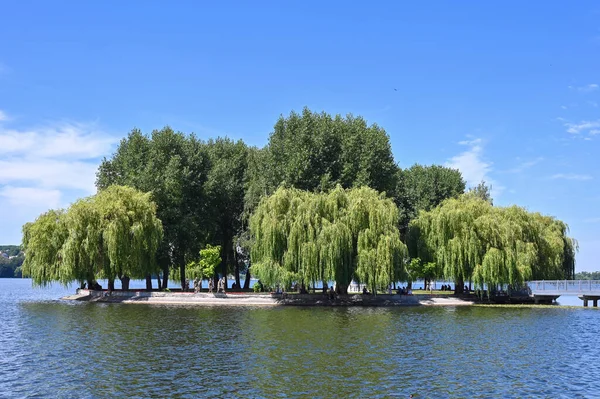 Ternopil gölünde bir aşk adası 