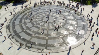 Harkov şehir merkezindeki meydanın üst görüntüsü 