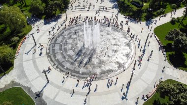 Harkov şehir merkezindeki meydanın üst görüntüsü 