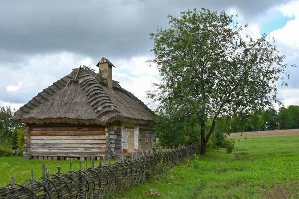 Παλιό Σπίτι Από Τον Περασμένο Αιώνα Στο Ουκρανικό Χωριό — Φωτογραφία Αρχείου