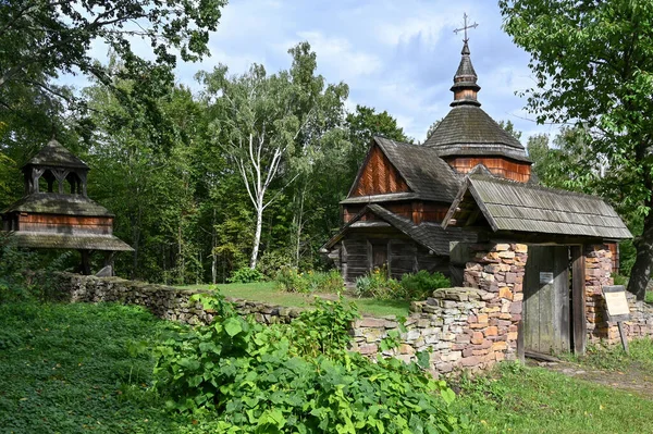 Старая Деревянная Церковь Деревне — стоковое фото
