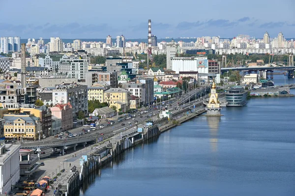 基辅市火车站和第聂伯河的俯瞰图 — 图库照片