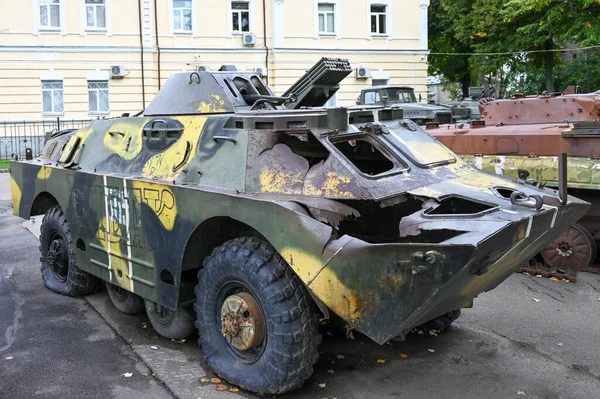 ロシア ウクライナ戦争中に装甲車を破壊 — ストック写真