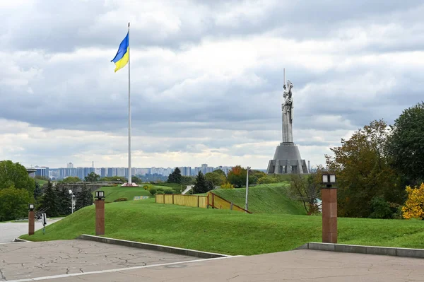 Monument Patrie Drapeau Ukraine Dans Ville Kiev — Photo