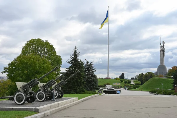 Monumento Patria Bandera Ucrania Ciudad Kiev — Foto de Stock