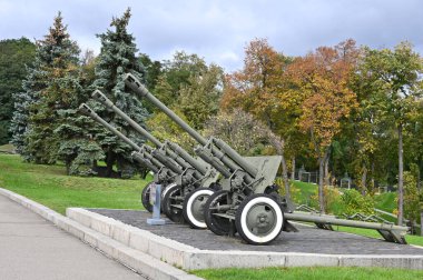 Eski SSCB ülkelerinde hizmet veren topçu teçhizatı. 