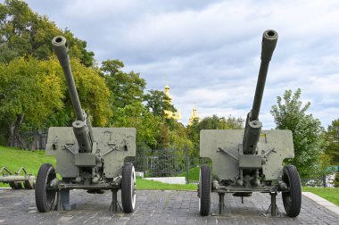 Eski SSCB ülkelerinde hizmet veren topçu teçhizatı. 