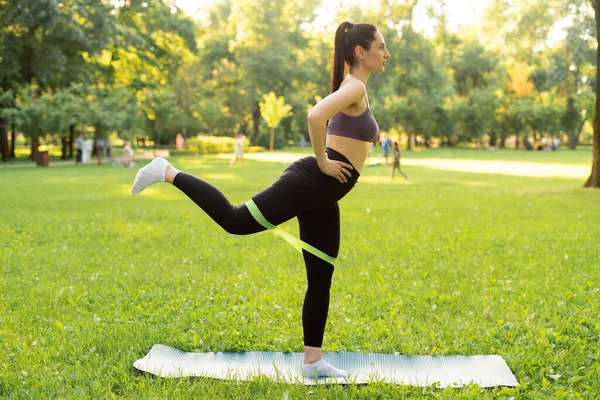 Girl Outdoors Park Goes Sports Sports Purple Top Black Leggings — Stock Photo, Image