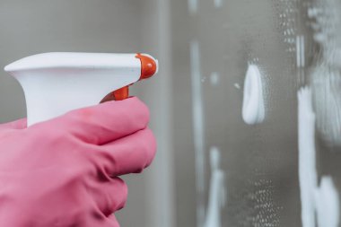 Deterjanla banyo temizliği