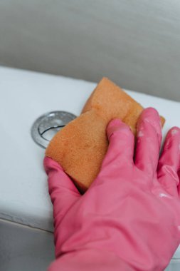 Deterjanla banyo temizliği