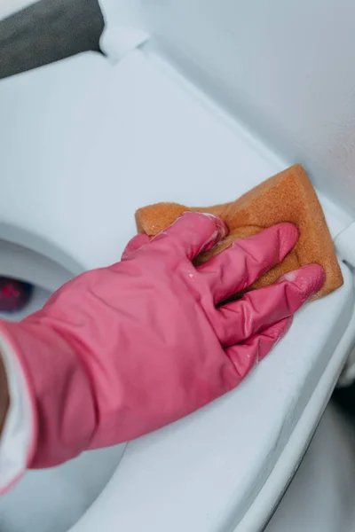 Badrumsrengöring Med Tvättmedel — Stockfoto