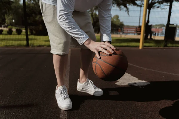 Guy Holds Basketball His Hands Street Basketball Court — Stock Photo, Image