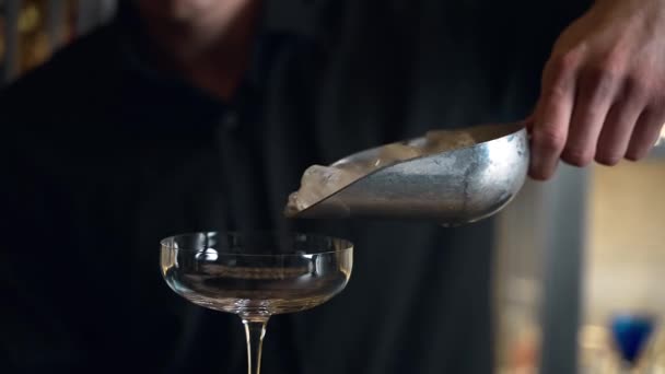 Bartender Prepares Cocktail Bar Club Pours Alcohol Syrups Uses Ice — Stock Video