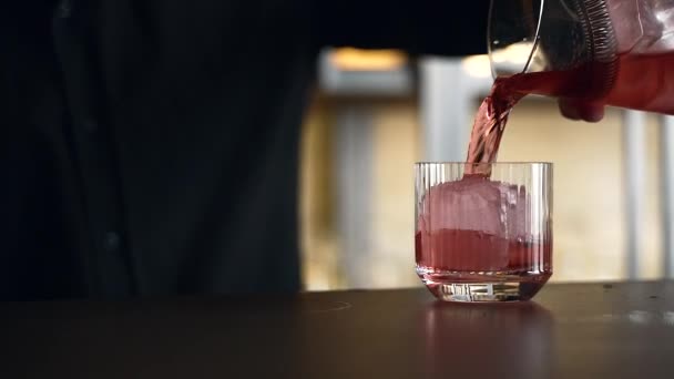 Bartender Prepares Cocktail Bar Club Pours Alcohol Syrups Uses Ice — Video