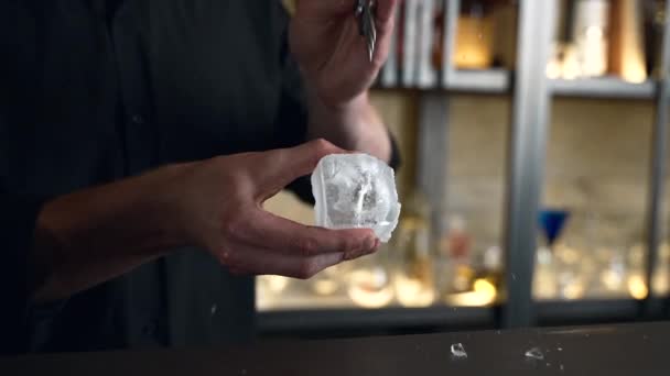 Bartender Prepares Cocktail Bar Club Pours Alcohol Syrups Uses Ice — Stock Video